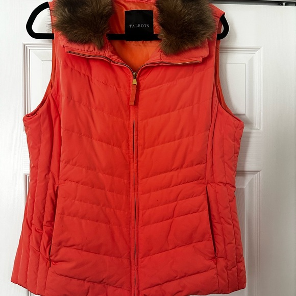 Talbots FAUX FUR COLLAR DOWN PUFFER VEST IN LIGHT ORANGE/CORAL - Picture 2 of 5